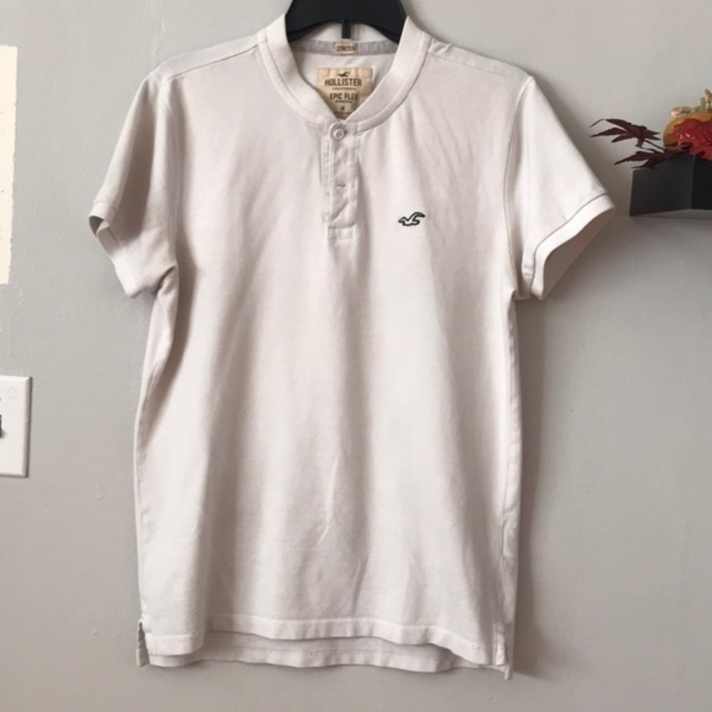 Off white Hollister polo shirt Sz Medium. Epic Flex stretch made Vietnam. Used